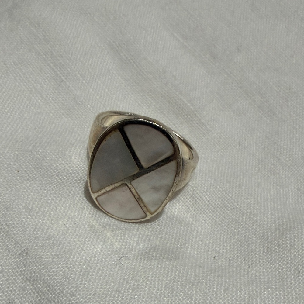 Vintage Sterling Silver And Mother Of Pearl Ring, size 8.5 - Picture 2 of 7